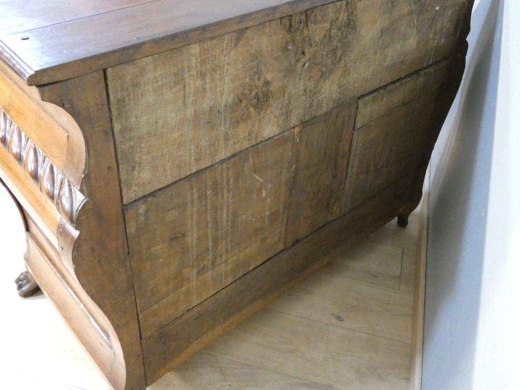 Importante commode baroque en noyer sculpt&eacute; &ndash; Italie du Nord, d&eacute;but du XVIIIᵉ si&egrave;cle-photo-6
