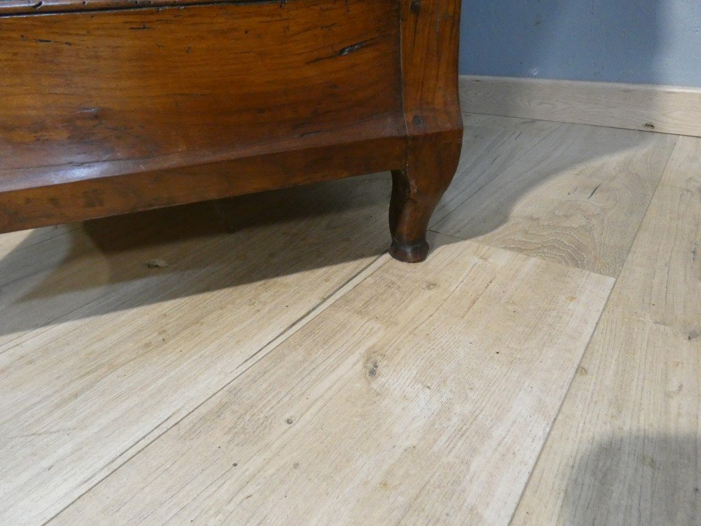 Importante commode baroque en noyer sculpt&eacute; &ndash; Italie du Nord, d&eacute;but du XVIIIᵉ si&egrave;cle-photo-7