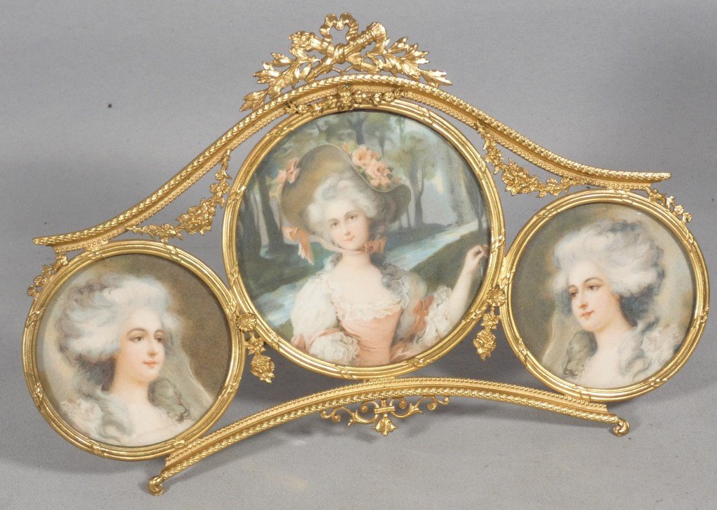 Triple cadre photo de style Louis XVI en bronze et laiton doré, époque fin XIX ème