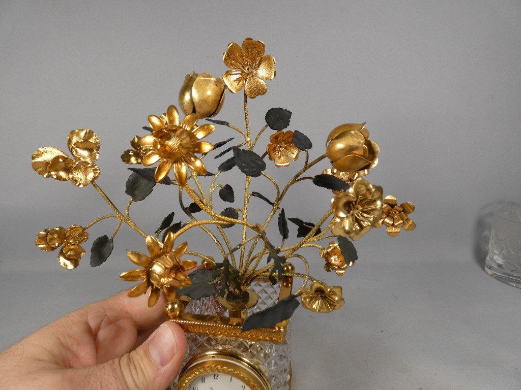 Pendulette de table en cristal et bronze au bouquet de fleurs, Hour Lavigne, vers 1960-photo-4