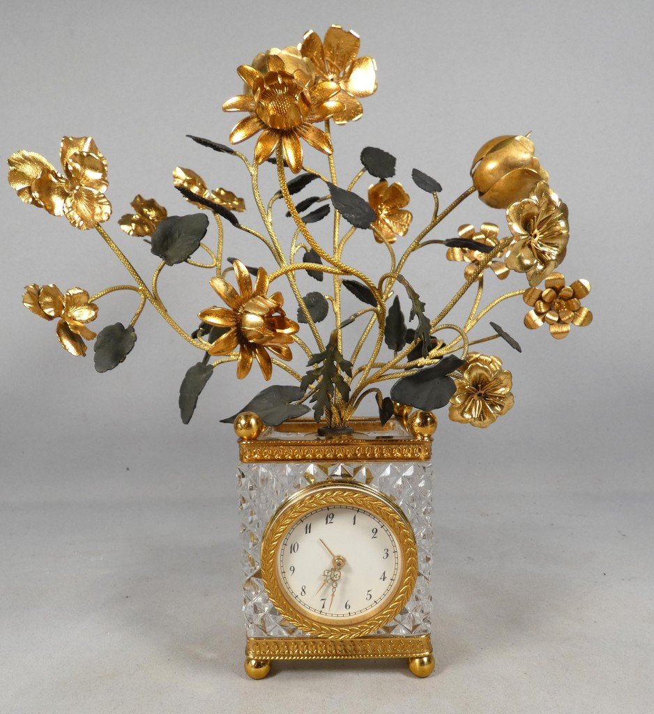 Pendulette de table en cristal et bronze au bouquet de fleurs, Hour Lavigne, vers 1960