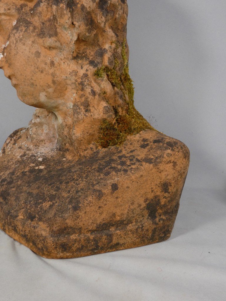 Décor de jardin, buste en terre cuite d'une femme, époque XX ème-photo-2