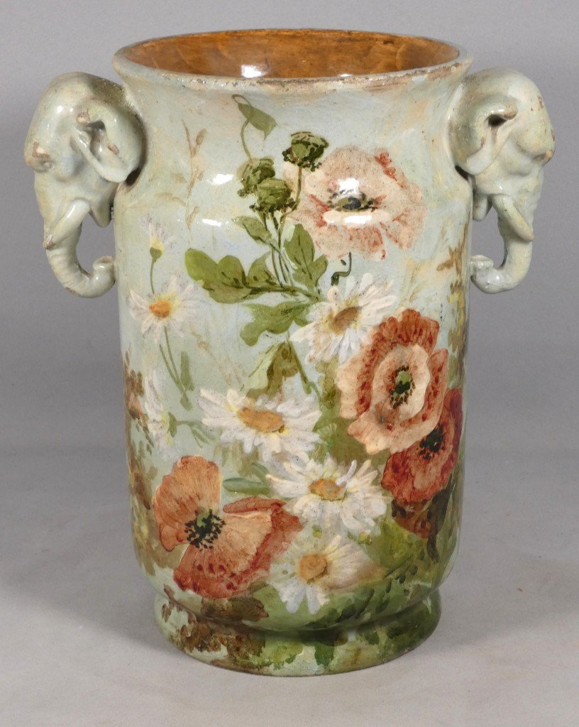 Vase à anses en forme de têtes d’éléphant, faïence de Montigny-sur-Loing, atelier Schopin XIX
