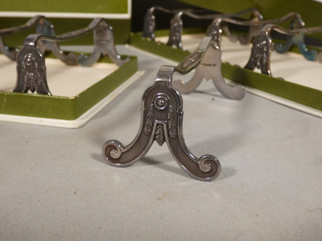 CHRISTOFLE – modèle Marie-Antoinette, style Louis XVI – 12 porte-couteaux en métal argenté-photo-2