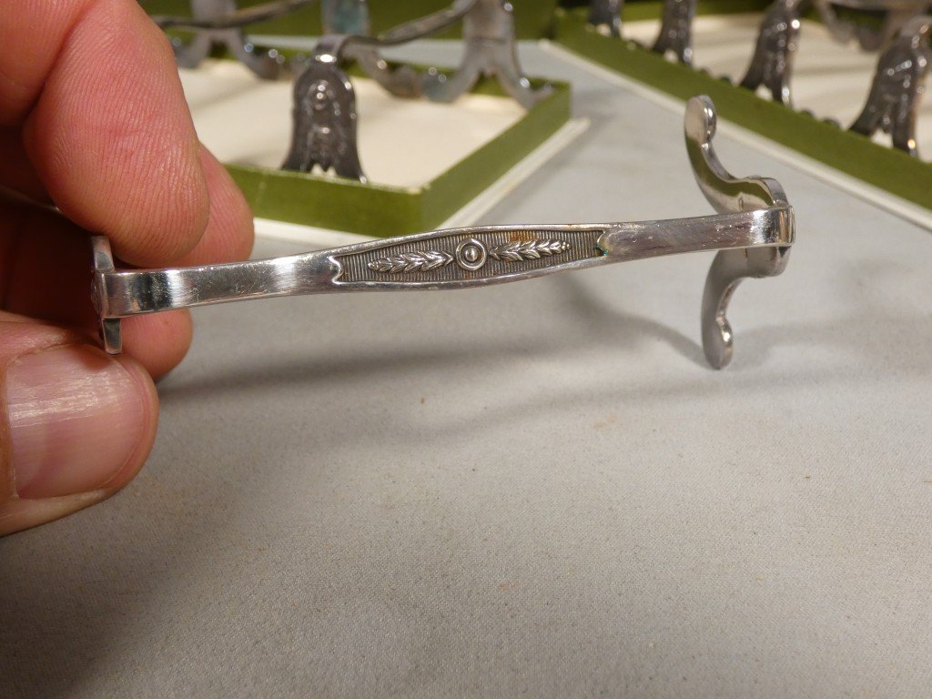 CHRISTOFLE – modèle Marie-Antoinette, style Louis XVI – 12 porte-couteaux en métal argenté-photo-3