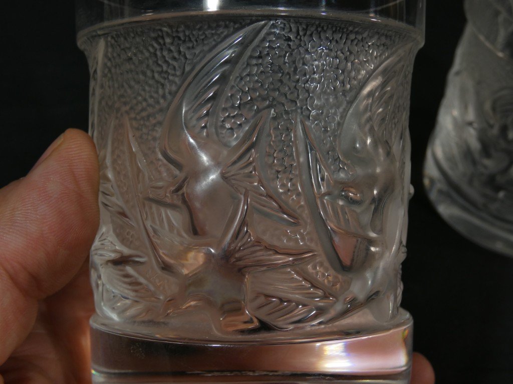 Lalique France, 2 verres à whisky aux hirondelles en cristal clair et satiné-photo-3