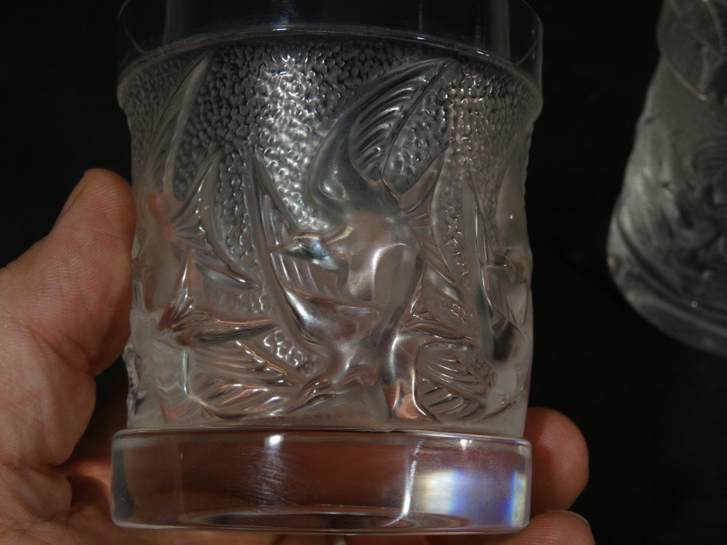 Lalique France, 2 verres à whisky aux hirondelles en cristal clair et satiné-photo-1
