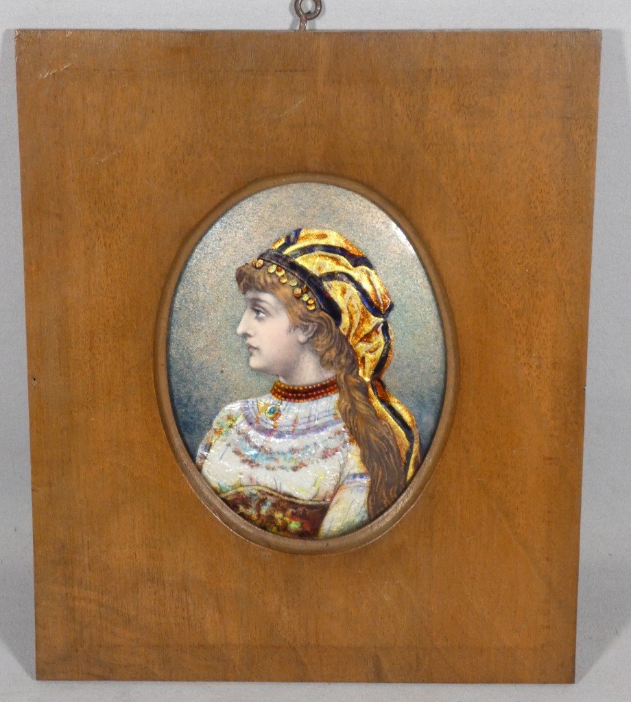 Ernest Blancher – Jeune femme en costume d’Europe orientale, émail de Limoges daté 1913-photo-2
