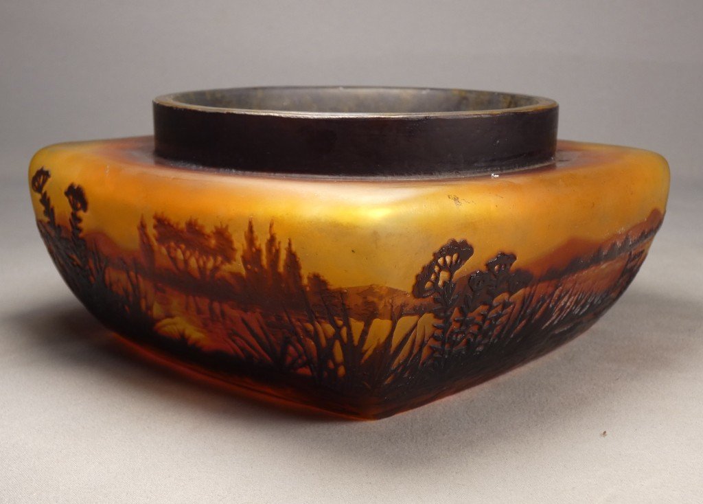Daum Nancy – Bonbonnière Art Nouveau à décor de paysage lacustre, vers 1900