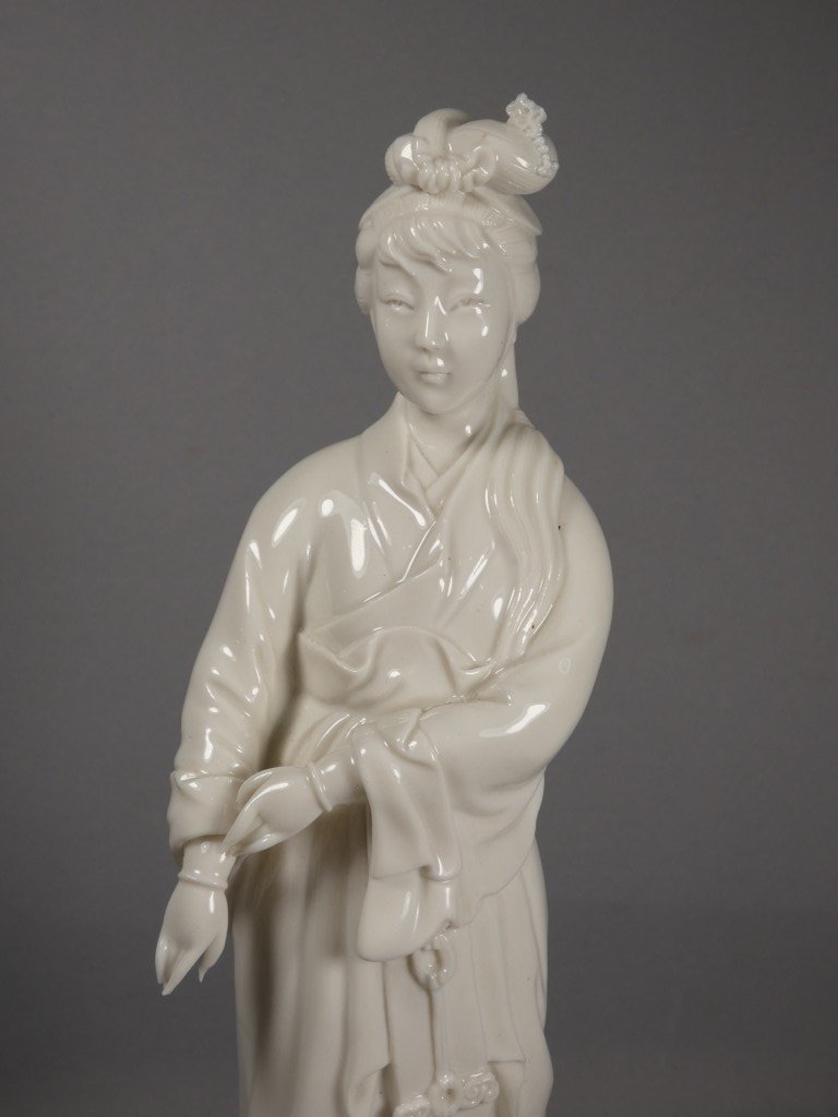 Chine – Guanyin au panier de poissons en porcelaine Blanc de Chine de Dehua – début XXe siècle-photo-2
