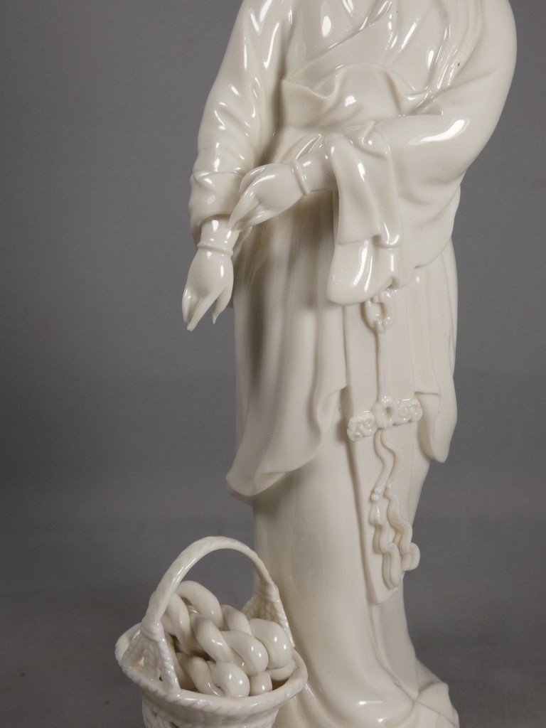 Chine – Guanyin au panier de poissons en porcelaine Blanc de Chine de Dehua – début XXe siècle-photo-3