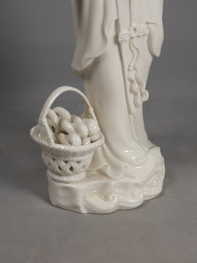Chine – Guanyin au panier de poissons en porcelaine Blanc de Chine de Dehua – début XXe siècle-photo-4