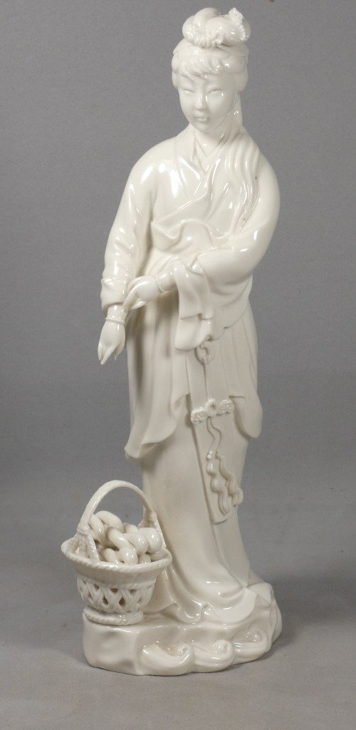 Chine – Guanyin au panier de poissons en porcelaine Blanc de Chine de Dehua – début XXe siècle-photo-1
