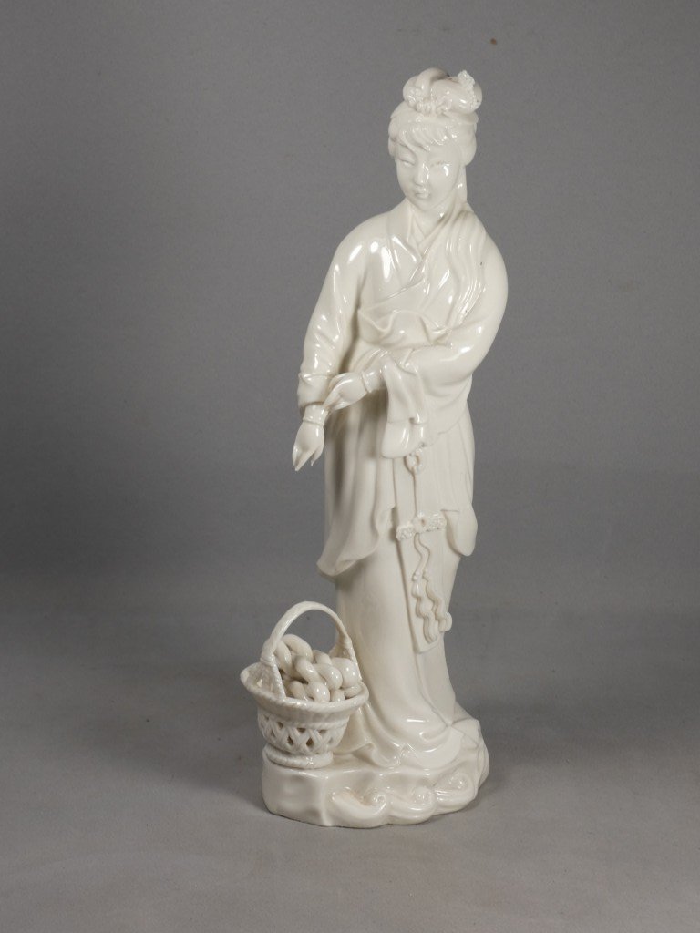 Chine – Guanyin au panier de poissons en porcelaine Blanc de Chine de Dehua – début XXe siècle-photo-2