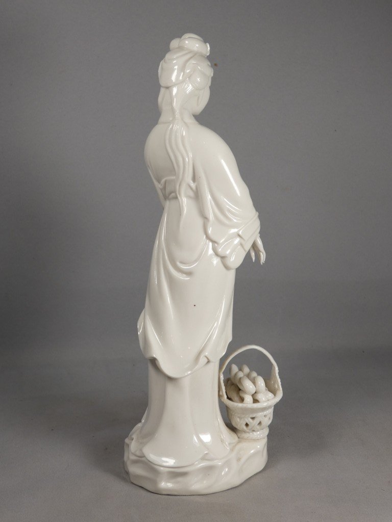 Chine – Guanyin au panier de poissons en porcelaine Blanc de Chine de Dehua – début XXe siècle-photo-3