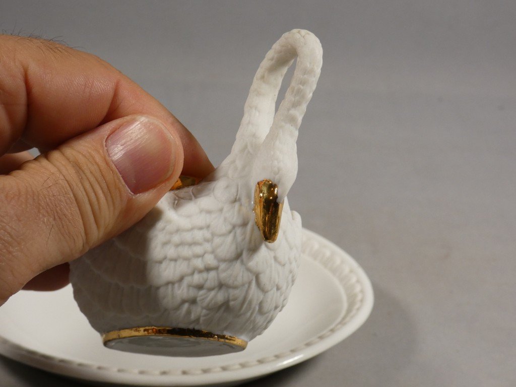 Tasse au cygne de style Empire en porcelaine blanche et dorée, époque XIX ème-photo-4