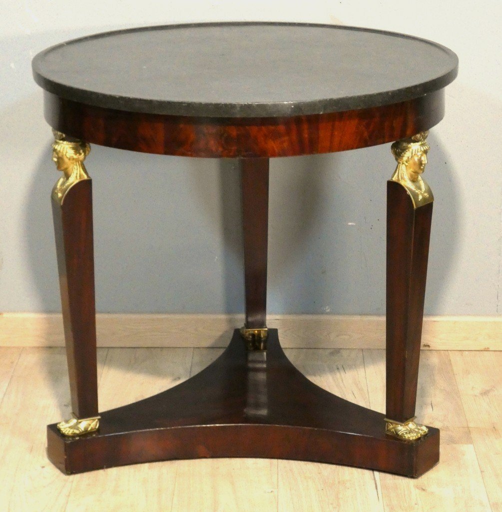 Guéridon tripode d’époque Empire en acajou, bronzes dorés et marbre noir, vers 1810-1820