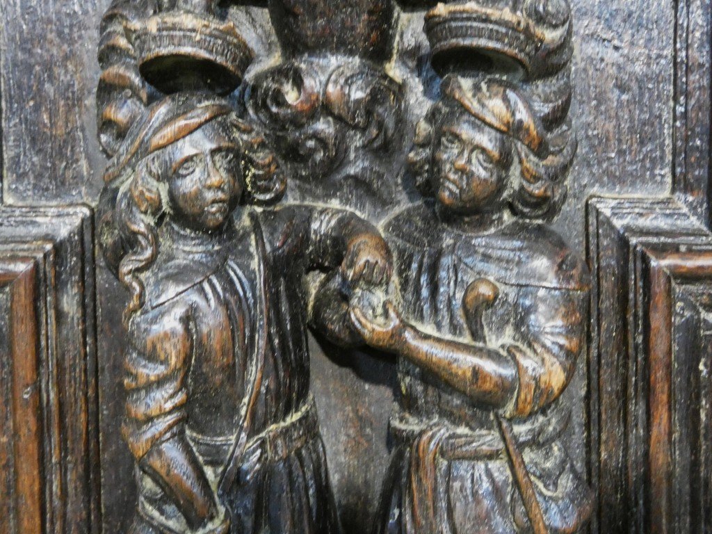 Paire de panneaux Renaissance en chêne sculpté – Scènes de Charité – Flandres, vers 1600-photo-1