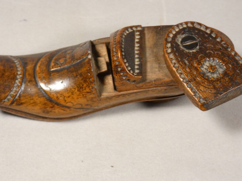 Shoe-shaped Snuffbox Carved From Walnut—folk Art, Early 19th Century-photo-2