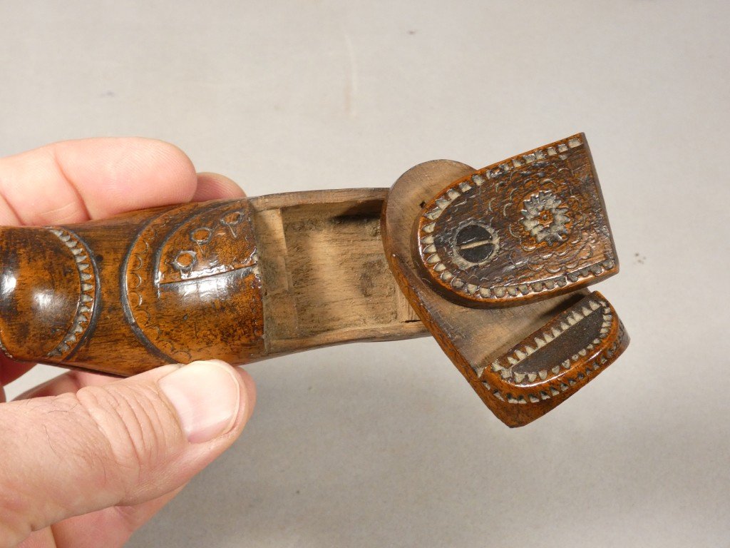 Shoe-shaped Snuffbox Carved From Walnut—folk Art, Early 19th Century-photo-4