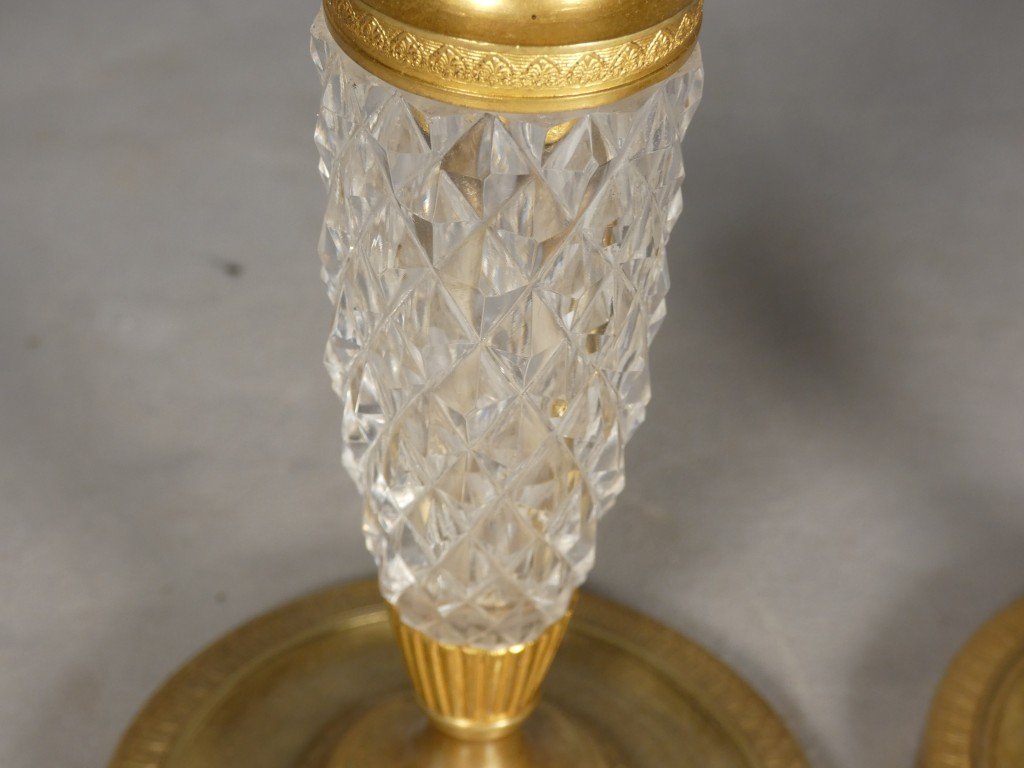 Paire de bougeoirs d’époque Empire en bronze doré et cristal taillé – début XIXe siècle-photo-3