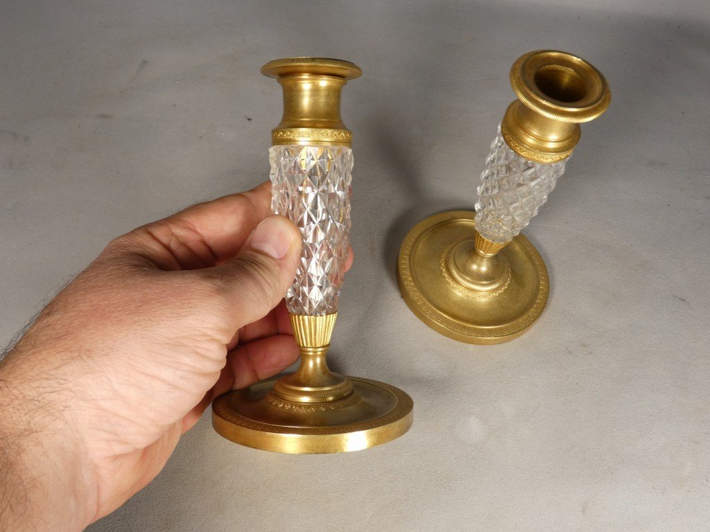 Paire de bougeoirs d’époque Empire en bronze doré et cristal taillé – début XIXe siècle-photo-1