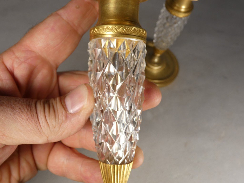 Paire de bougeoirs d’époque Empire en bronze doré et cristal taillé – début XIXe siècle-photo-3