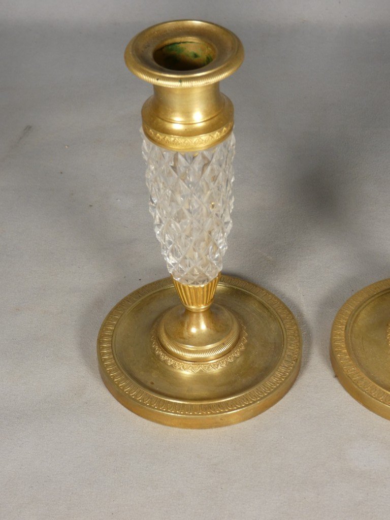 Paire de bougeoirs d’époque Empire en bronze doré et cristal taillé – début XIXe siècle-photo-4