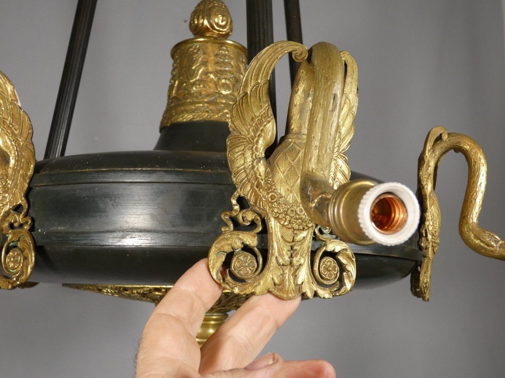 Grand lustre de style Empire en bronze doré et tôle patinée à décor de cygnes – Vers 1900-photo-1