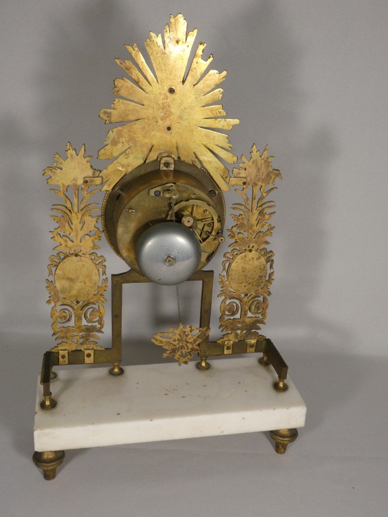 Rare pendule squelette au soleil en bronze doré, signée Deverberie à Paris – Époque Consulat-photo-6
