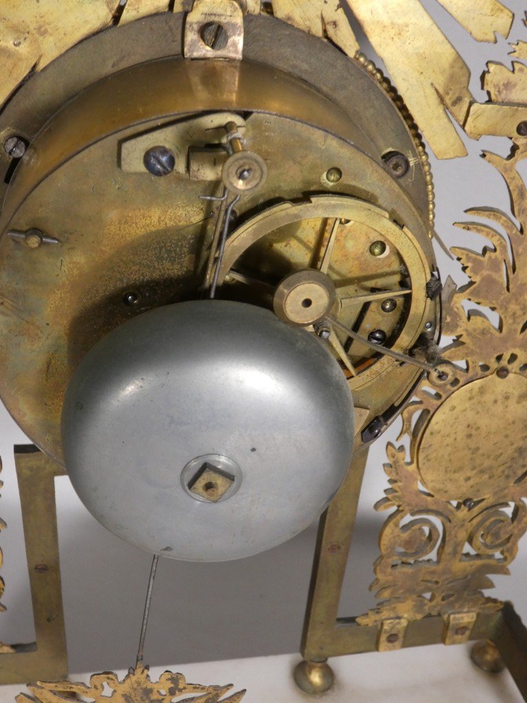 Rare pendule squelette au soleil en bronze doré, signée Deverberie à Paris – Époque Consulat-photo-7