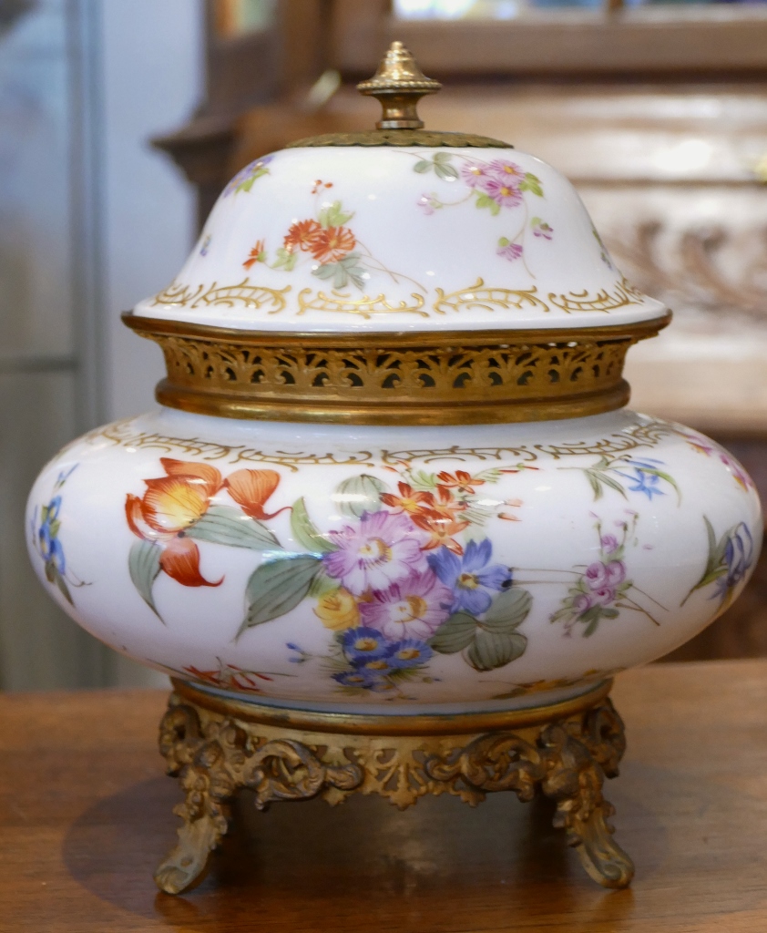 Samson, Vase, Coupe Pot Pourri En Porcelaine Peint à La Main De Fleurs, époque XIX ème