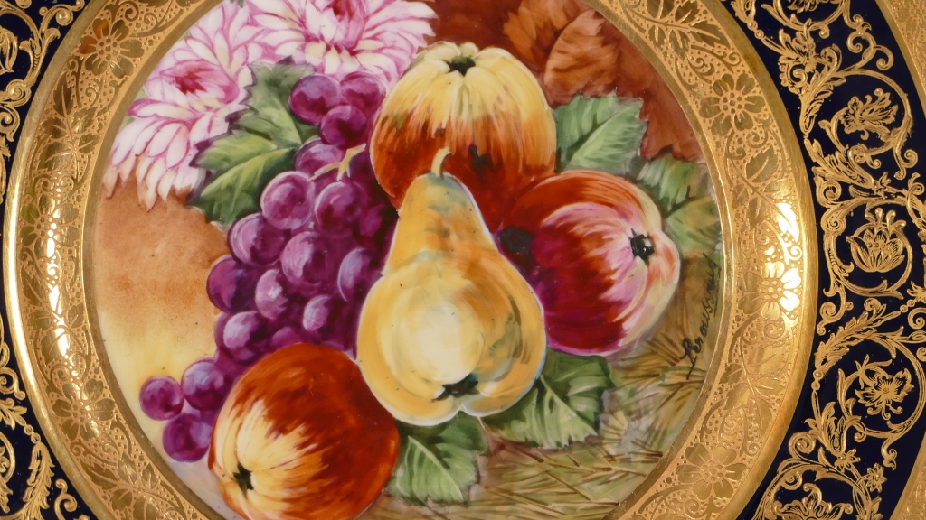 Duo Of Porcelain Decorative Plates Hand Painted Flowers And Fruit, Gold Inlay-photo-1