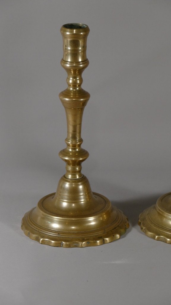 Pair Of Louis XIV-louis XV Candlesticks In Cast Bronze Scalloped, Eighteenth Time-photo-2