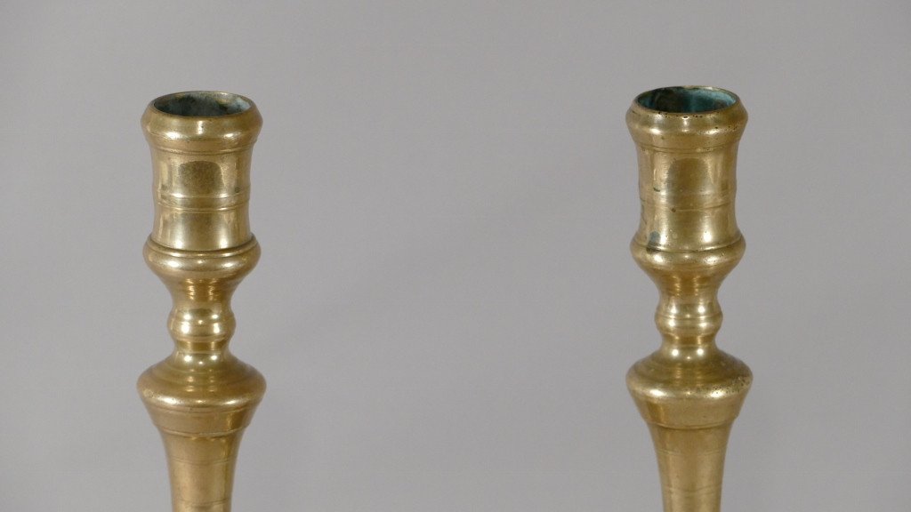 Pair Of Louis XIV-louis XV Candlesticks In Cast Bronze Scalloped, Eighteenth Time-photo-2