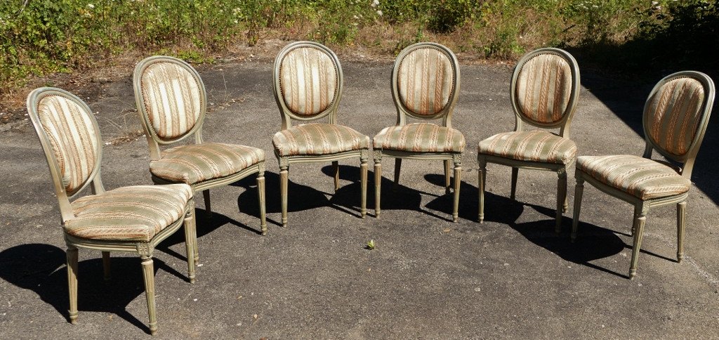 6 Chaises De Style Louis XVI En Hêtre Peint Gris Vert, époque Milieu XX ème