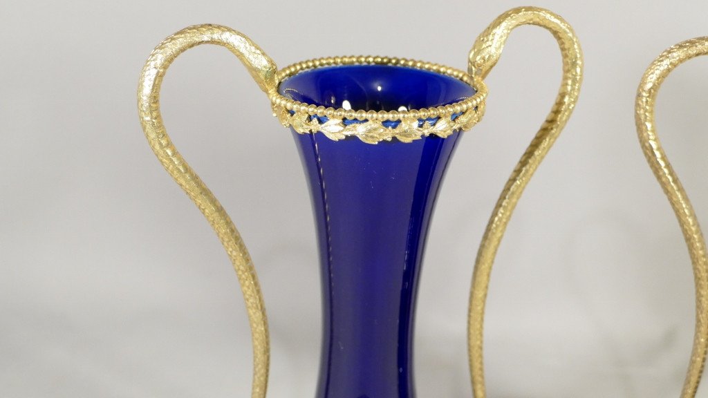 Paire De Vases En Porcelaine Bleu Sèvres Et Bronze Doré Aux Serpents, époque XIX ème-photo-1