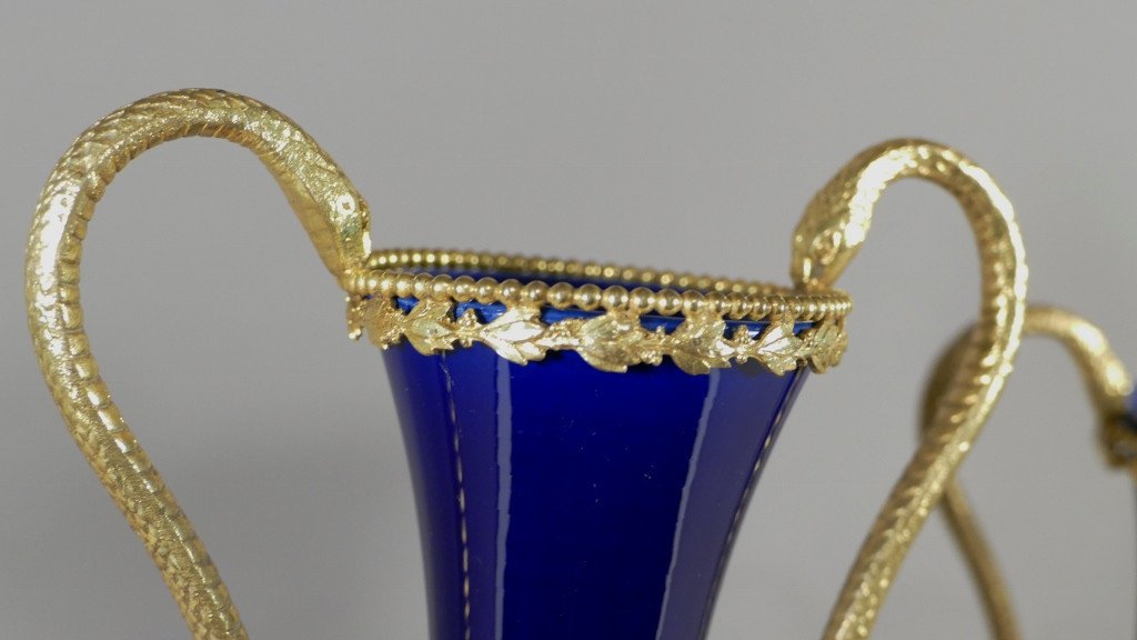 Paire De Vases En Porcelaine Bleu Sèvres Et Bronze Doré Aux Serpents, époque XIX ème-photo-4