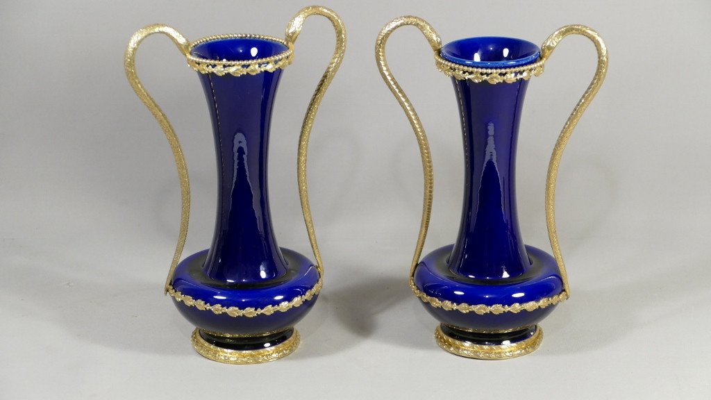 Paire De Vases En Porcelaine Bleu Sèvres Et Bronze Doré Aux Serpents, époque XIX ème