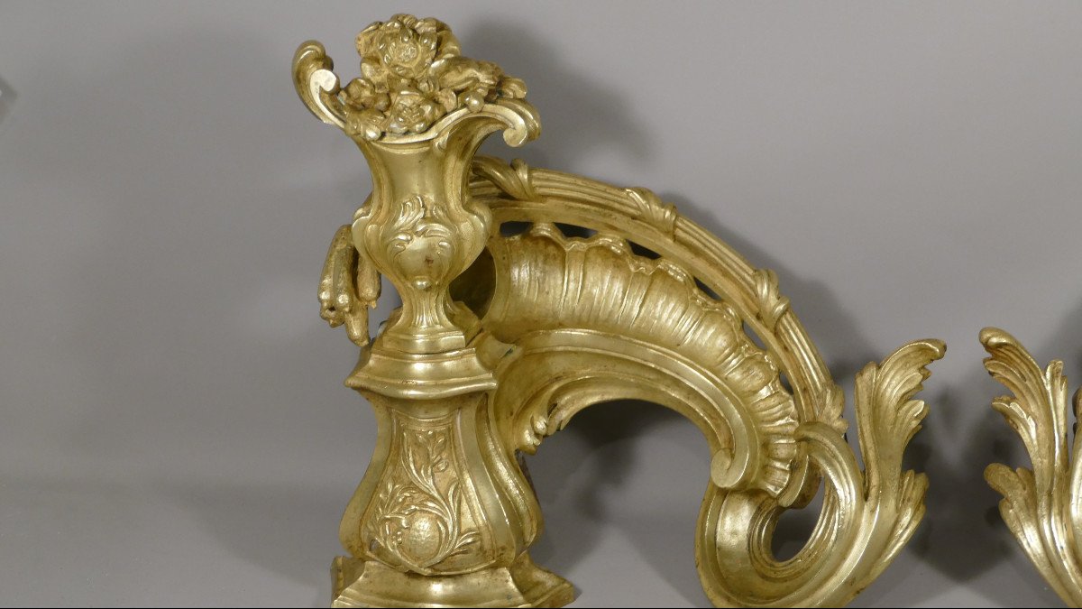 Paire De Chenets Louis XV En Bronze Doré à l'Urne Fleurie Et Feuilles d'Acanthe, époque XIX ème-photo-2