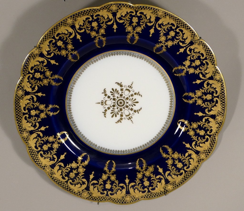 Assiette De Collection En Porcelaine Bleu De Four Et Dorure, époque Fin XIX ème