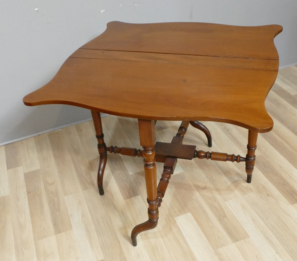 Table Gateleg En Acajou, Forme Polylobée Et Pieds Courbé, Angleterre Milieu XIX ème Siècle 