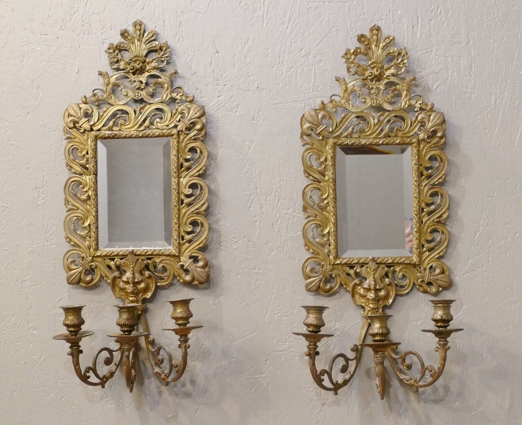 Paire De Grandes Appliques à Miroir Napoléon III En Bronze, Fleurs De Lys Et Mascarons