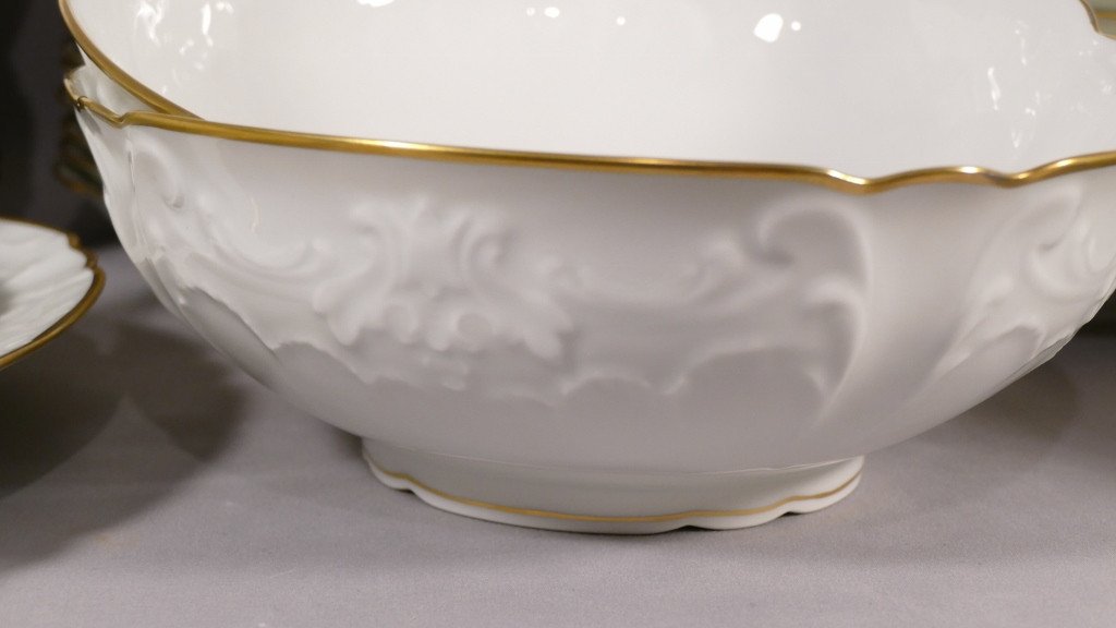 Service De Table En Porcelaine Blanche Et Doré Style Louis XV, 58 Pièces, Limoges -photo-4