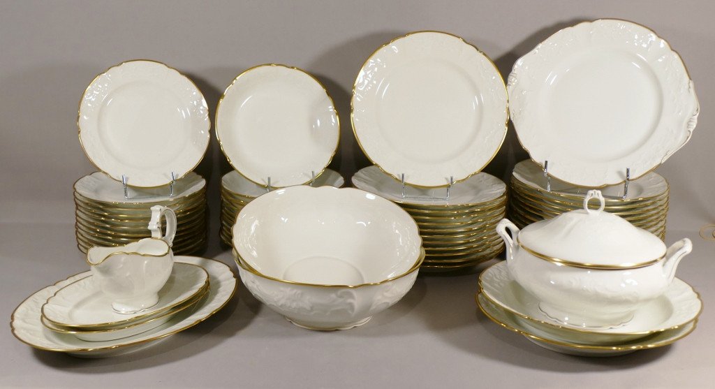 Service De Table En Porcelaine Blanche Et Doré Style Louis XV, 58 Pièces, Limoges 