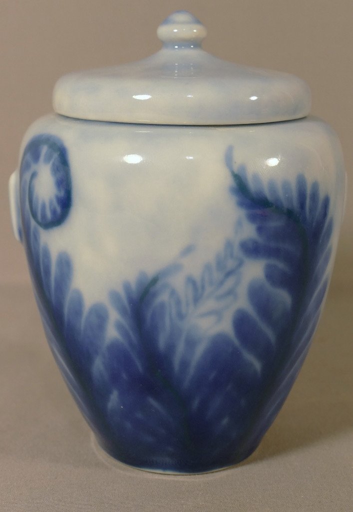 Camille Tharaud Limoges, vase couvert ou pot à tabac aux fougères bleu, Art Déco