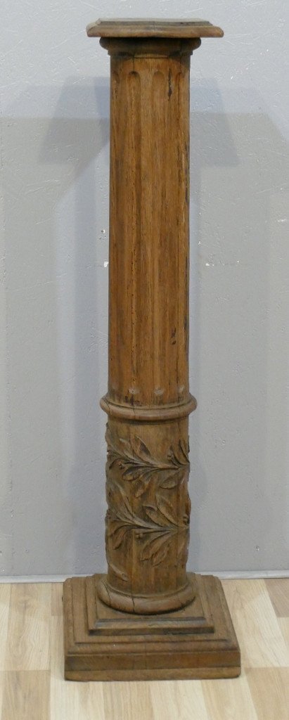 Colonne De Présentation En Chêne Massif Sculpté Aux Lauriers, époque XIX ème