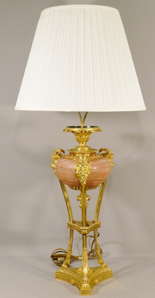 Tr&egrave;s Grande Lampe d'Apr&egrave;s Gouthi&egrave;re En Bronze Dor&eacute; Aux B&eacute;liers Et Marbre Rose Vein&eacute;, XIX &egrave;me