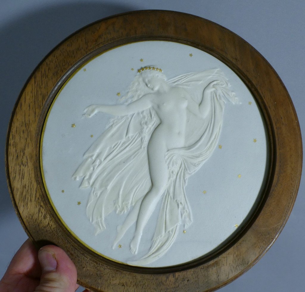 Biscuit Medallion, Crowned Goddess With Stars, Walnut Frame, XIXth Time