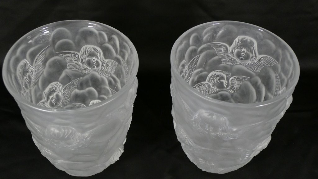 Paire De Vases Aux Angelots En Cristal Satiné, époque XX ème goût Lalique-photo-3